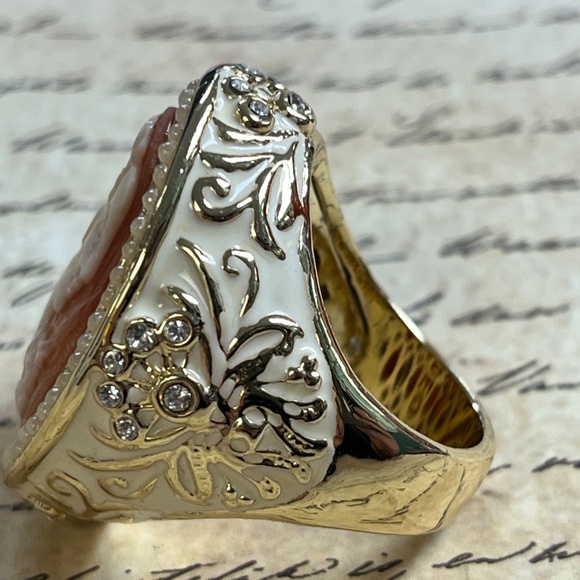 Amadeo Cameo Ring Enamel Shell Relief Cameo and Pearl Size 8 - Picture 2 of 4